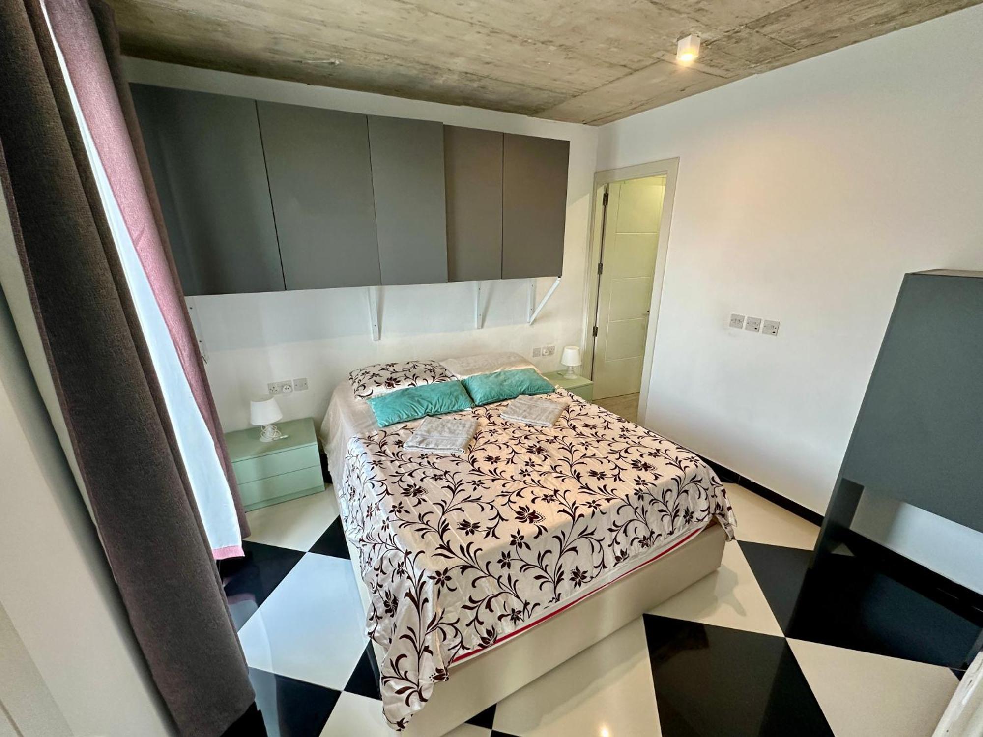 Paceville Sea View Penthouse With Jacuzzi! Saint Julian's Bagian luar foto