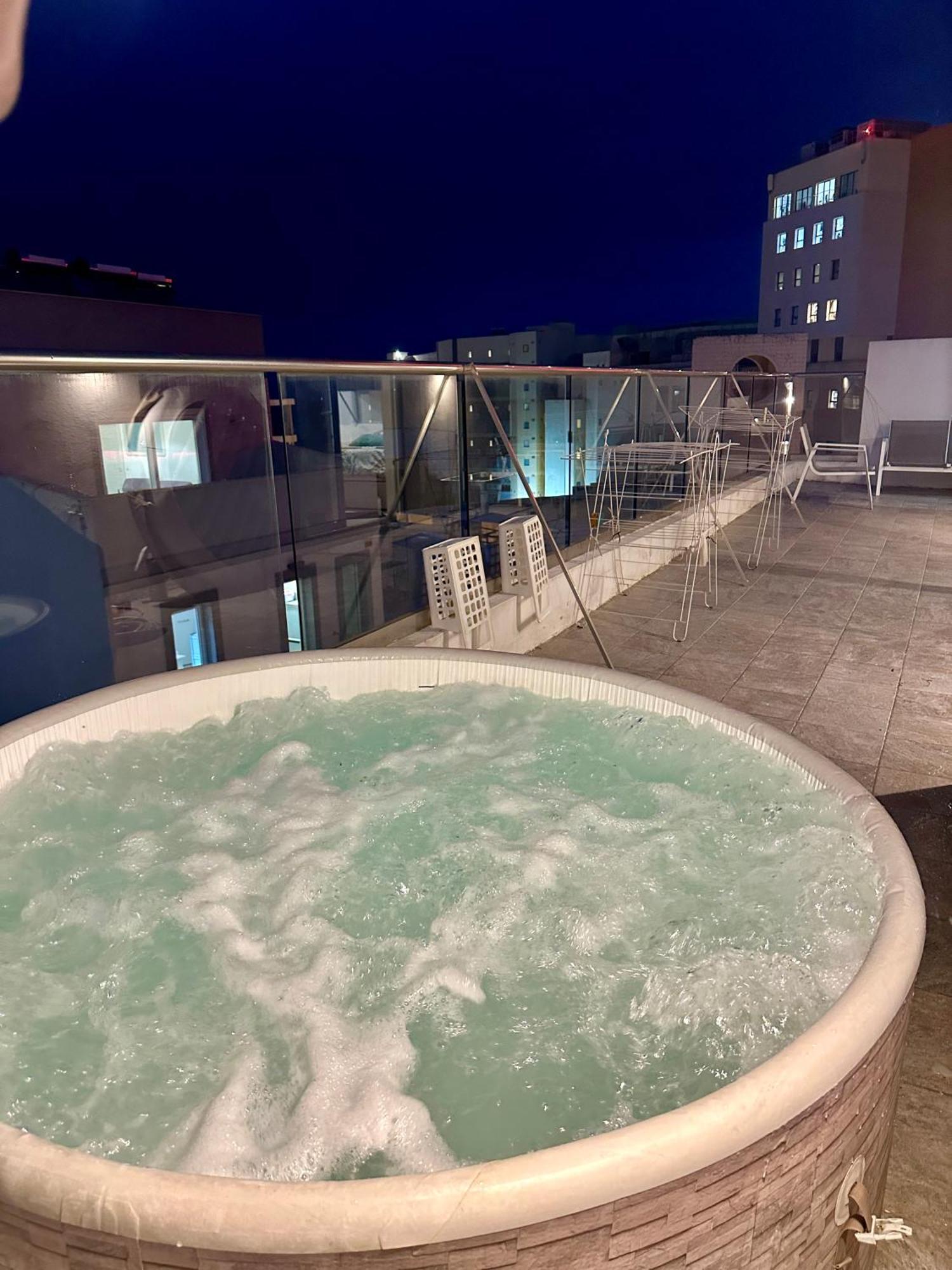 Paceville Sea View Penthouse With Jacuzzi! Saint Julian's Bagian luar foto