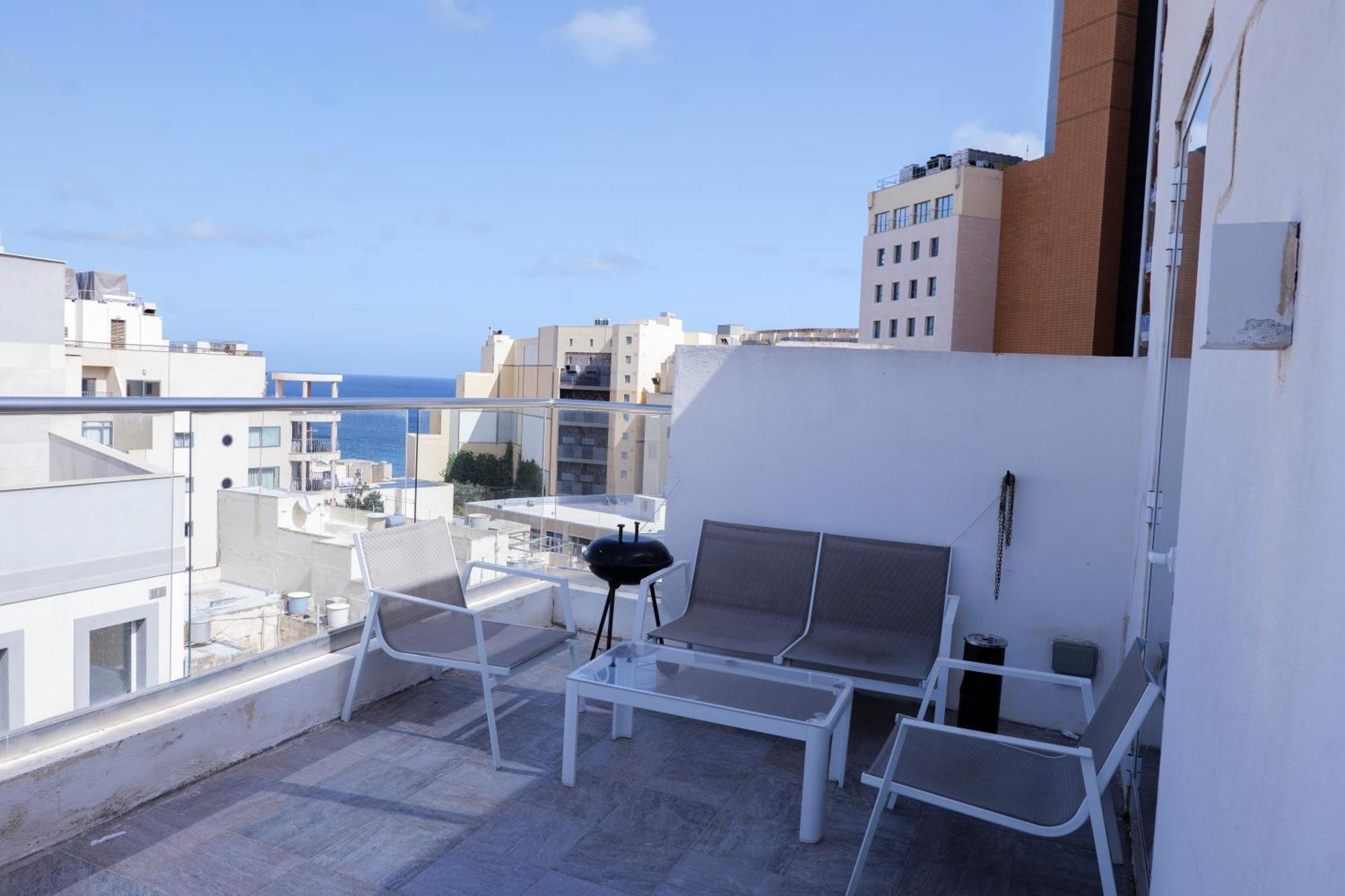 Paceville Sea View Penthouse With Jacuzzi! Saint Julian's Bagian luar foto