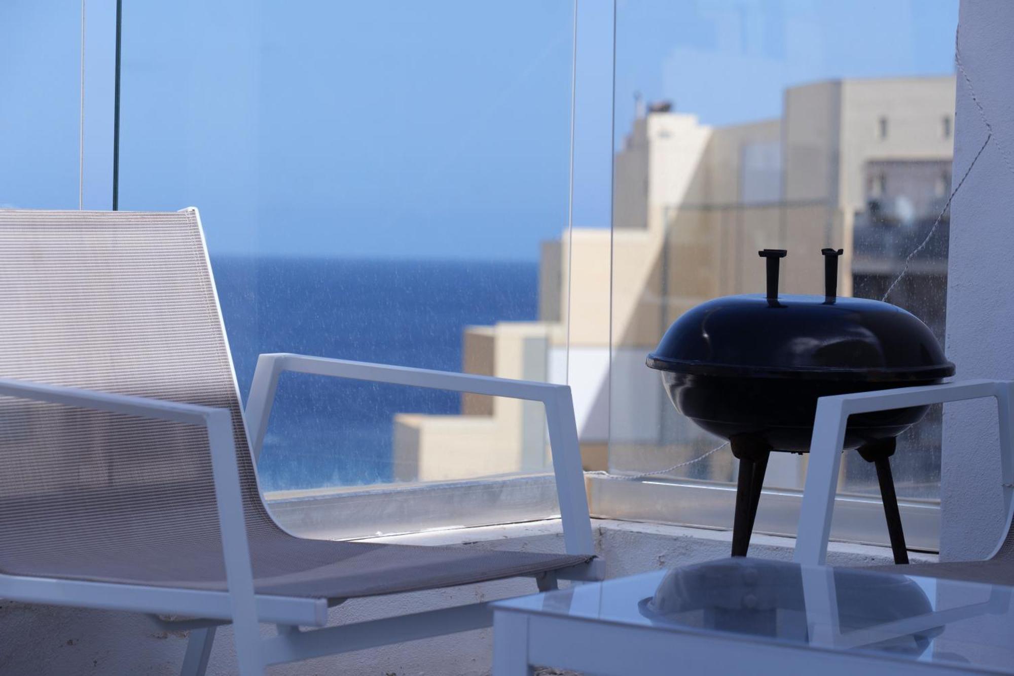 Paceville Sea View Penthouse With Jacuzzi! Saint Julian's Bagian luar foto